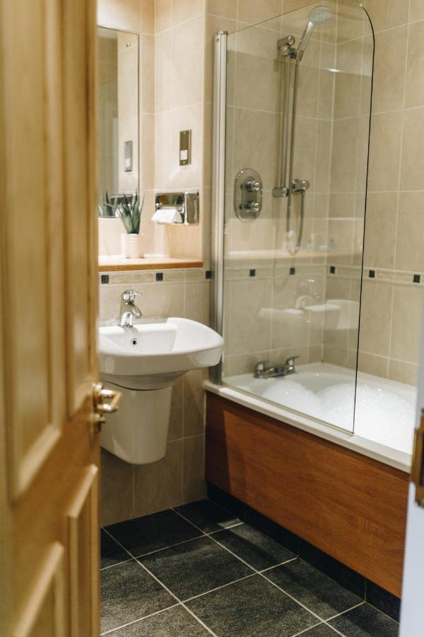 Hunters Lodge Hotel Кру Экстерьер фото